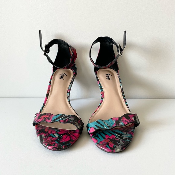 Floral ‘Fioni’ Kitty Heels - Picture 2 of 4